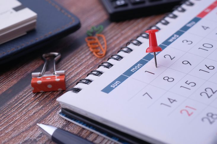 How many working weeks are in a year UK